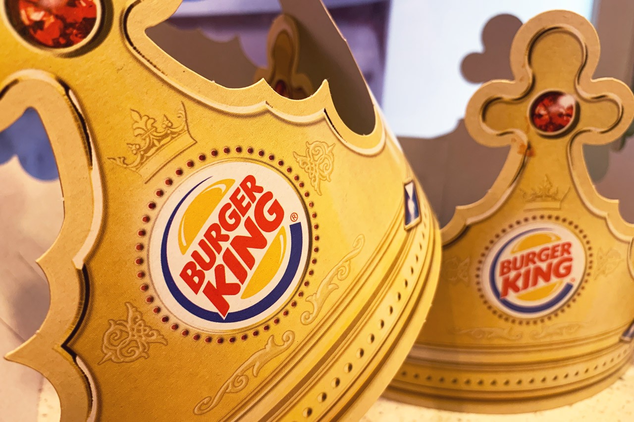 "BURGER KING" เปิดตัวไอเท็ม "GIANT CROWNS" ให้ลูกค้ารักษาระยะห่าง 6